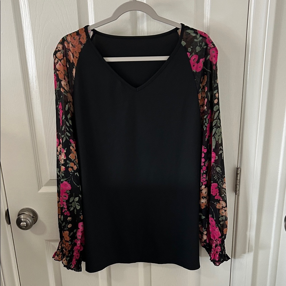 Source Unknown Women’s Black Blouse with Floral Sleeves, Size 3XL, NWOT